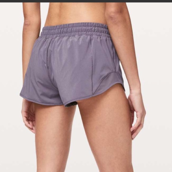 Lululemon Hotty Hot Short II LR *2.5" - Picture 2 of 9